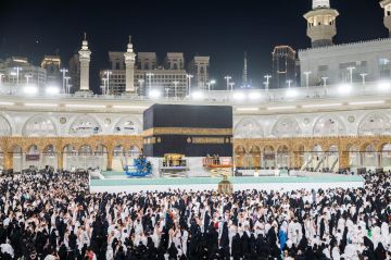  هيئة العناية بالحرمين تباشر رفع كسوة الكعبة استعدادا لموسم حج 1447هـ