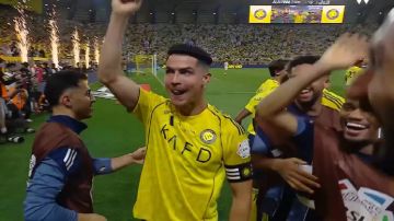 رونالدو يحتفل بالعقال السعودي بعد هدفه بشباك الأهلي.. فيديو