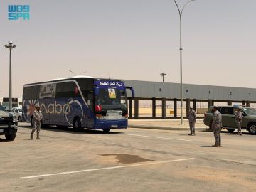 حرس الحدود يشارك بتقديم خدماته للحجاج القادمين عبر منفذ جديدة عرعر