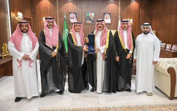 أمير حائل يستقبل مدير عام فرع وزارة الموارد البشرية والتنمية الاجتماعية بالمنطقة