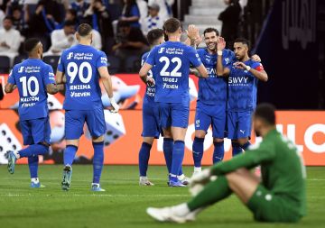 الهلال يهزم ضمك ويواصل الضغط على المتصدر