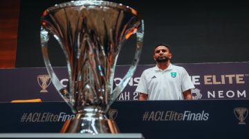 محرز يتكفل بألف تذكرة لجماهير الأهلي أمام الدحيل محرز يتكفل بألف تذكرة لجماهير الأهلي أمام الدحيل