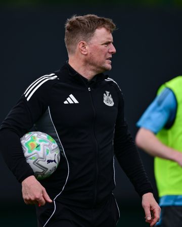 هاو: نيوكاسل يعاني من أزمة ثقة قبل مواجهة أرسنال