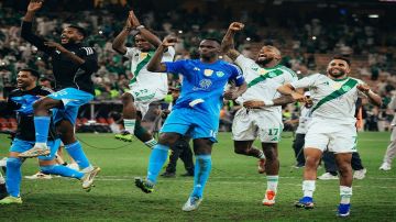 الأهلي يعادل إنجاز الهلال والاتحاد بتأهله إلى النهائي.. صور