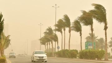 الأرصاد يحذر من رياح هابطة قوية ومفاجئة.. فيديو الأرصاد يحذر من رياح هابطة قوية ومفاجئة.. فيديو