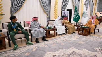 محافظ الطائف يكرم اللاعب عبدالرحمن الثقفي بعد تأهله