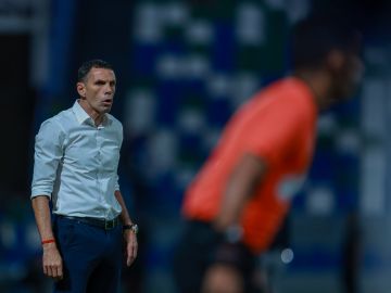 الخليج يخسر في أول مباراة تحت قيادة بويت بديل دونيس