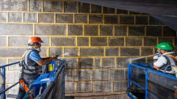 هيئة الحرمين تعلن الانتهاء من صيانة الكعبة