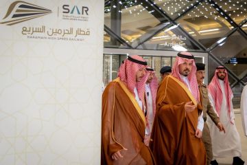 أمير المدينة يتابع تكامل الخدمات في محطة قطار الحرمين