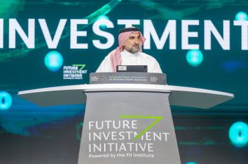 محافظ صندوق الاستثمارات السعودي: تأجيل بعض مشاريع نيوم دون إلغائها وإعادة ترتيب أولويات المشروع