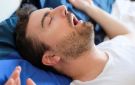 دراسة: الشخير أثناء النوم ينذر بمخاطر صحية