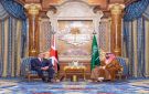 سمو ولي العهد يلتقي رئيس الوزراء البريطاني