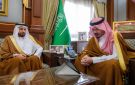 أمير المدينة يبحث مع وزير الحج تعزيز كفاءة الخدمات