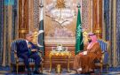 ولي العهد ورئيس الوزراء الباكستاني يبحثان مستجدات المنطقة