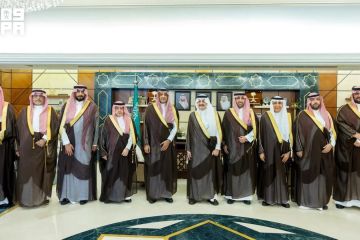 أمير المنطقة الشرقية يستقبل رئيس وأعضاء اتحاد الغرف السعودية أمير المنطقة الشرقية يستقبل رئيس وأعضاء اتحاد الغرف السعودية