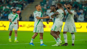 الأهلي يكتسح الأخدود برباعية ويؤكد هبوطه الأهلي يكتسح الأخدود برباعية ويؤكد هبوطه