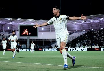 عصفورين بحجر واحد.. رونالدو يسطر التاريخ (فيديو) عصفورين بحجر واحد.. رونالدو يسطر التاريخ (فيديو)