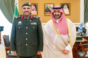 نائب أمير تبوك يستقبل مدير جوازات المنطقة ويقلده رتبته الجديدة نائب أمير تبوك يستقبل مدير جوازات المنطقة ويقلده رتبته الجديدة
