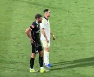 حركة غير أخلاقية من كريستيانو رونالدو ردًا على هتافات الجماهير باسم ميسي … فيديو