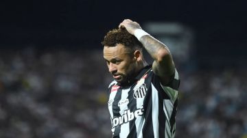 نيمار يعتذر لنجل روبينيو بعد صفعه خلال تدريبات نيمار يعتذر لنجل روبينيو بعد صفعه خلال تدريبات