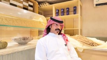 صاحب محل مساويك يروي قصته: لم أتوظف في حياتي.. فيديو صاحب محل مساويك يروي قصته: لم أتوظف في حياتي.. فيديو