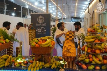 القوات المشتركة تواصل تقديم خدماتها لذوي الشهداء والمصابين من القوات المسلحة اليمنية في مشعر منى القوات المشتركة تواصل تقديم خدماتها لذوي الشهداء والمصابين من القوات المسلحة اليمنية في مشعر منى