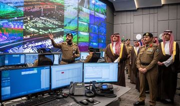 يتابع تنفيذ خطط تصعيد الحجاج لعرفات.. وزير الداخلية: القيادة تدعم تميز المملكة في إدارة الحشود يتابع تنفيذ خطط تصعيد الحجاج لعرفات.. وزير الداخلية: القيادة تدعم تميز المملكة في إدارة الحشود