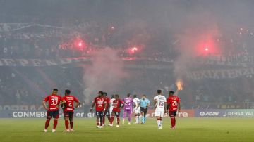 جماهير تتسبب في إلغاء مباراة في كأس ليبرتادوريس جماهير تتسبب في إلغاء مباراة في كأس ليبرتادوريس
