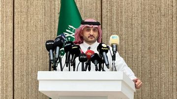 هل سينضم محمد صلاح وليفاندوفسكي للدوري؟ مغربل يوضح.. فيديو
