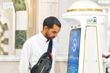 منصات رقمية وترجمة فورية تعززان وصول رسالة الحرمين الشريفين إلى العالم منصات رقمية وترجمة فورية تعززان وصول رسالة الحرمين الشريفين إلى العالم