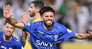 زاد ضغطه على النــصر.. الهلال ينجو من فخ الخليج بثنائية مثيرة