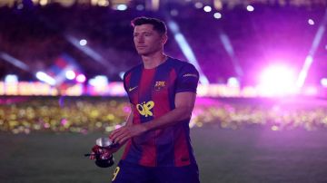 ليفاندوفسكي يرحل رسميا عن برشلونة ليفاندوفسكي يرحل رسميا عن برشلونة