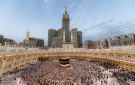  المكان الأكثر أمانا في العالم .. أمريكيون وغربيون يؤدون مناسك الحج رغم اضطرابات الشرق الأوسط