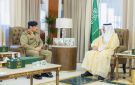 أمير الشرقية يستقبل قائد أمن المنشآت و يكرم الشركاء والداعمين لموسم الخبر