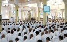 حجاج بيت الله الحرام يؤدون صلاتي الظهر والعصر بمسجد الخيف وسط منظومة متكاملة من الخدمات - sa