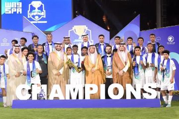 نائب وزير الرياضة يتوج متوسطة أحد المسارحة بلقب نخبة دوري المدارس