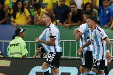 التشكيل الرسمي لقمة الأرجنتين والجزائر في كأس العالم