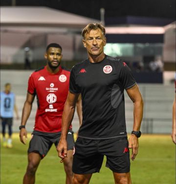 رينارد يطالب لاعبي تونس بالنهوض والقتال في مباراة اليابان