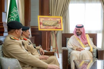 أمير المدينة يستعرض أعمال ومهام حرس الحدود أمير المدينة يستعرض أعمال ومهام حرس الحدود