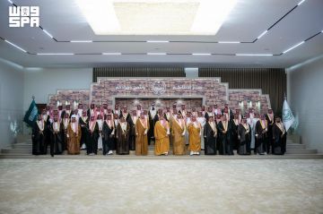 وزير الداخلية يلتقي متقاعدي قطاعات الوزارة في منطقة الباحة وزير الداخلية يلتقي متقاعدي قطاعات الوزارة في منطقة الباحة
