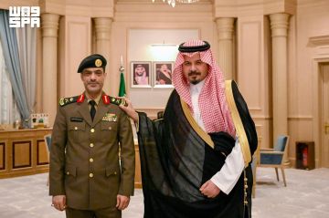 أمير المدينة المنورة يقلد مدير إدارة مكافحة المخدرات بالمنطقة رتبته الجديدة