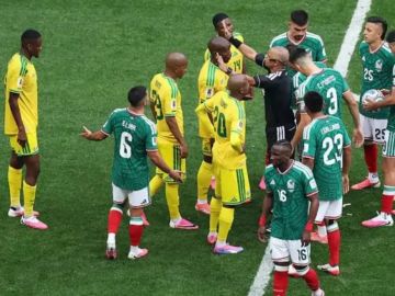 سر الأحذية الوردية في مونديال 2026.. سلاح تسويقي أم بعد إنساني سر الأحذية الوردية في مونديال 2026.. سلاح تسويقي أم بعد إنساني