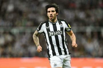 مانشستر سيتي يتحرك لضم تونالي لاعب نيوكاسل