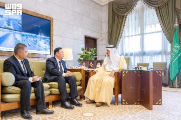 أمير الرياض يستقبل سفير تايلند لدى المملكة