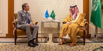 ناقش مع غروسي التعاون لمنع انتشار الأسلحة النووية.. وزير الخارجية يبحث مع نظيريه القطري والأردني التطورات