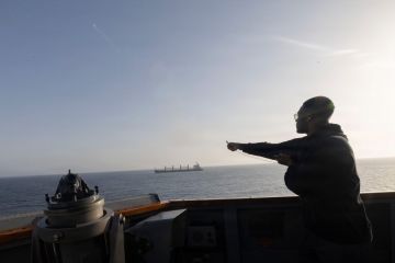 الجيش الأميركي يعلن رسميا رفع الحصار المفروض على موانئ إيران الجيش الأميركي يعلن رسميا رفع الحصار المفروض على موانئ إيران