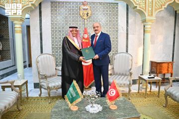 السفير البريثن يقدم نسخة من أوراق اعتماده لوزير الشؤون الخارجية والهجرة والتونسيين بالخارج السفير البريثن يقدم نسخة من أوراق اعتماده لوزير الشؤون الخارجية والهجرة والتونسيين بالخارج