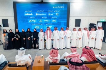 مجتمع مؤسسي يناقش الاستراتيجيات طويلة الأمد مجتمع مؤسسي يناقش الاستراتيجيات طويلة الأمد