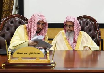 المفتي يباشر أعمال البحوث العلمية في الطائف المفتي يباشر أعمال البحوث العلمية في الطائف