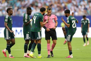 أمير سعودي عن مباراة منتخب بلاده مع إسبانيا: أتمنى ألا تكون نتيجة كبيرة أمير سعودي عن مباراة منتخب بلاده مع إسبانيا: أتمنى ألا تكون نتيجة كبيرة